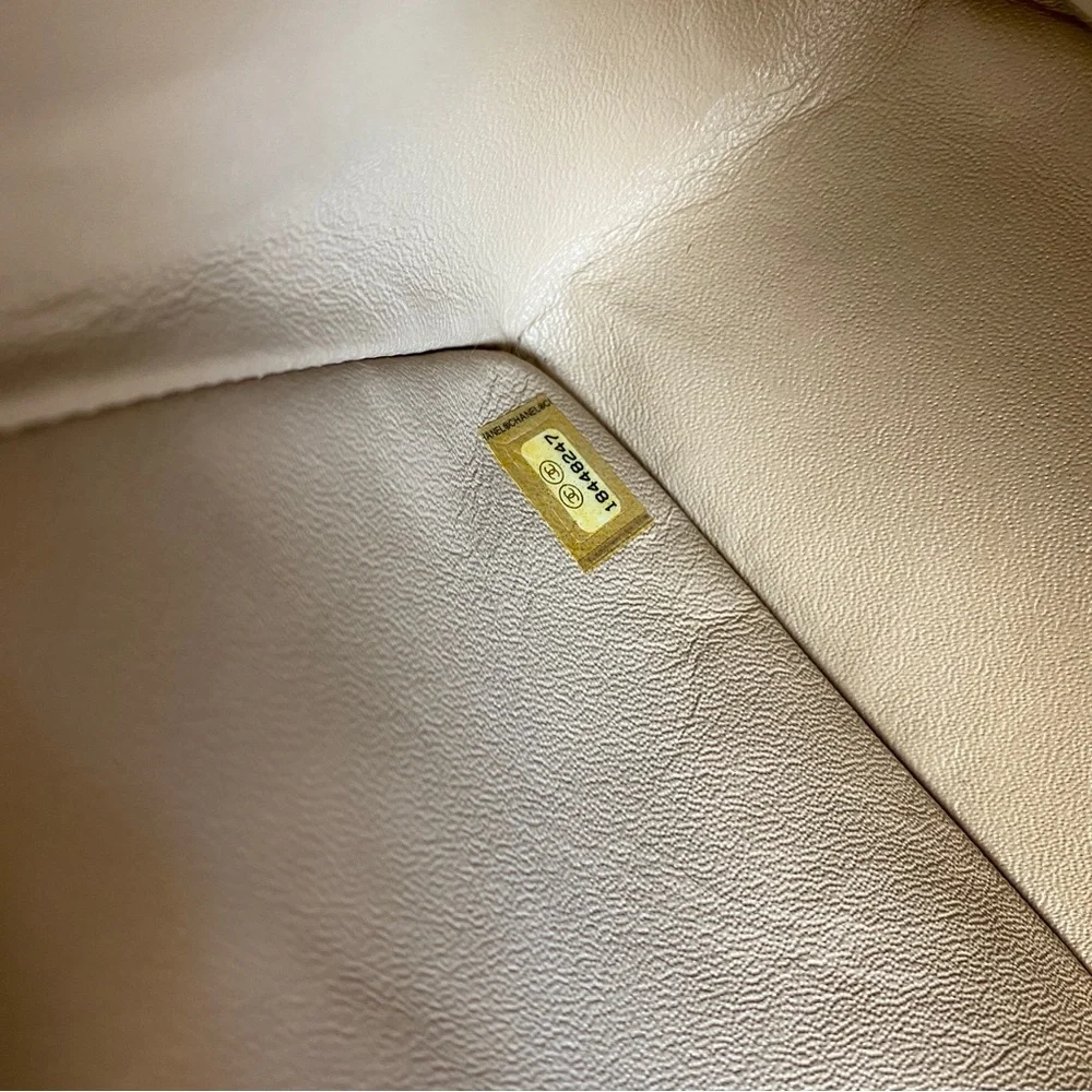 CHANEL Timeless Jumbo double flap shoulder bag in beige yellow patent le…